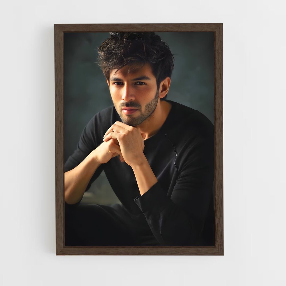 ap-kartik aaryan-4 cadre Bois foncé