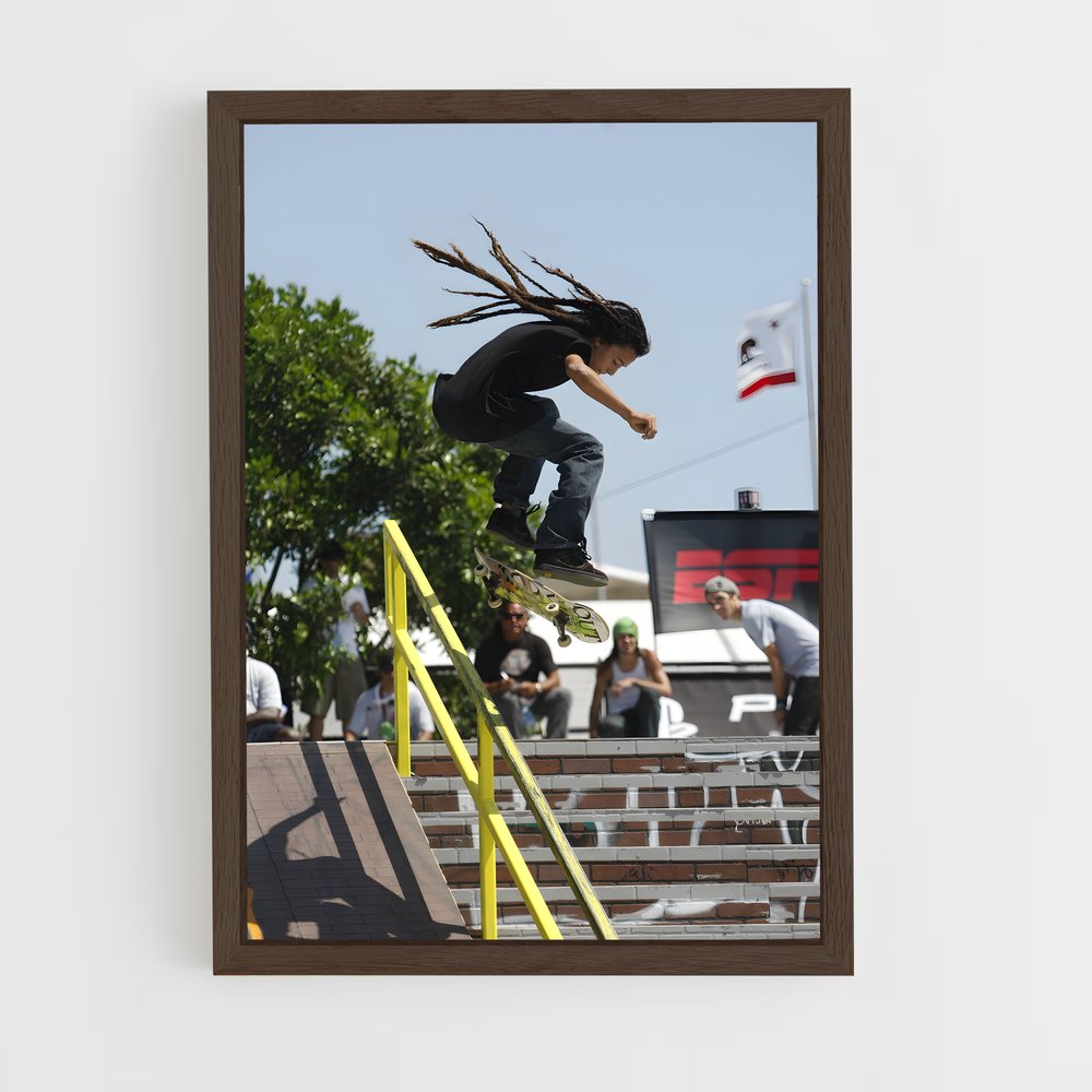 ap-nyjah huston-5 cadre Bois foncé