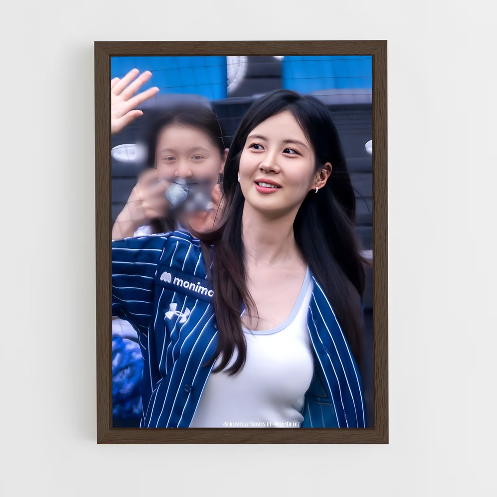 ap-seohyun-5 cadre Bois foncé