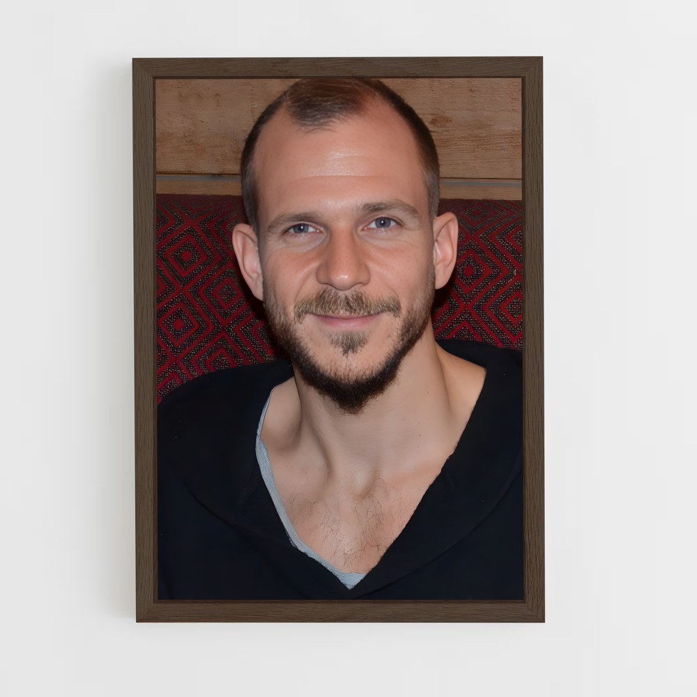 ap-gustaf skarsgård-1 cadre Bois foncé