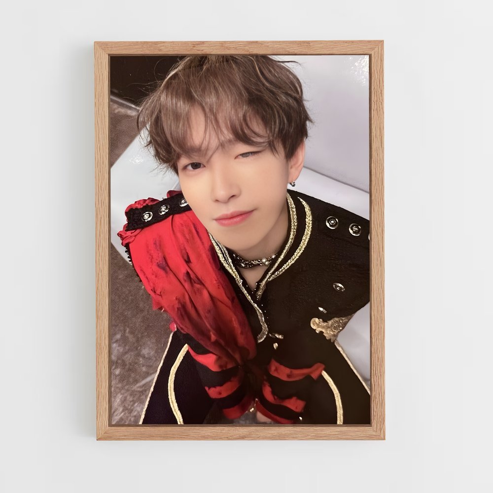 ap-hongjoong-4 cadre Bois clair