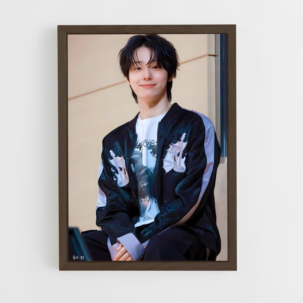 ap-hwanwoong-2 cadre Bois foncé