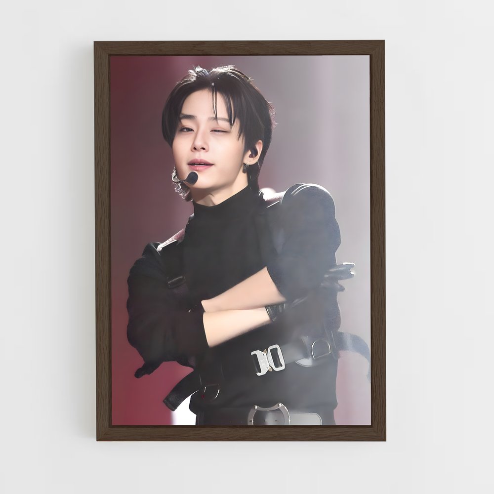 ap-hwanwoong-7 cadre Bois foncé