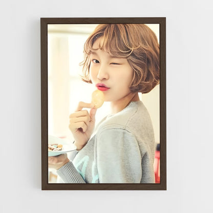 ap-hyebin-3 cadre Bois foncé