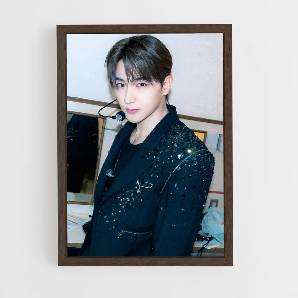 ap-hyunjae-9 cadre Bois foncé