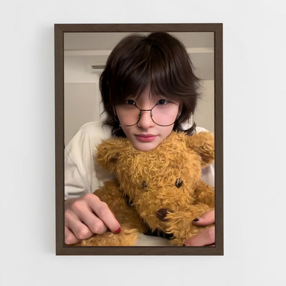 ap-hyunjin-3 cadre Bois foncé
