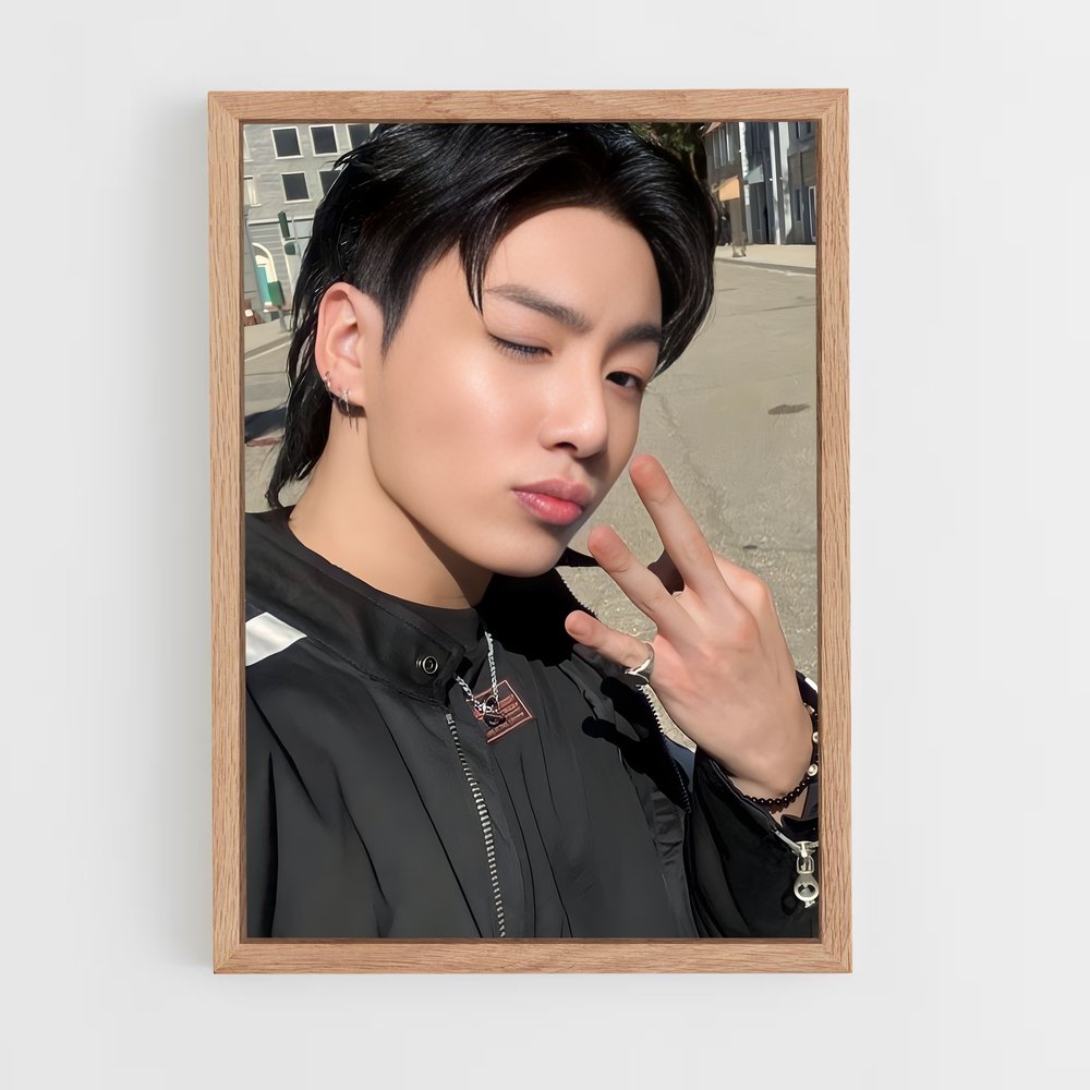 ap-jungkook-10 cadre Bois clair