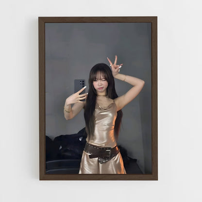 ap-kim chaewon-4 cadre Bois foncé