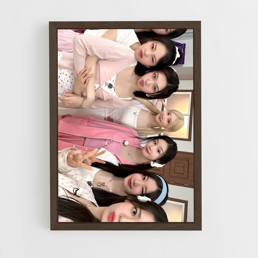 ap-kpop-7 cadre Bois foncé