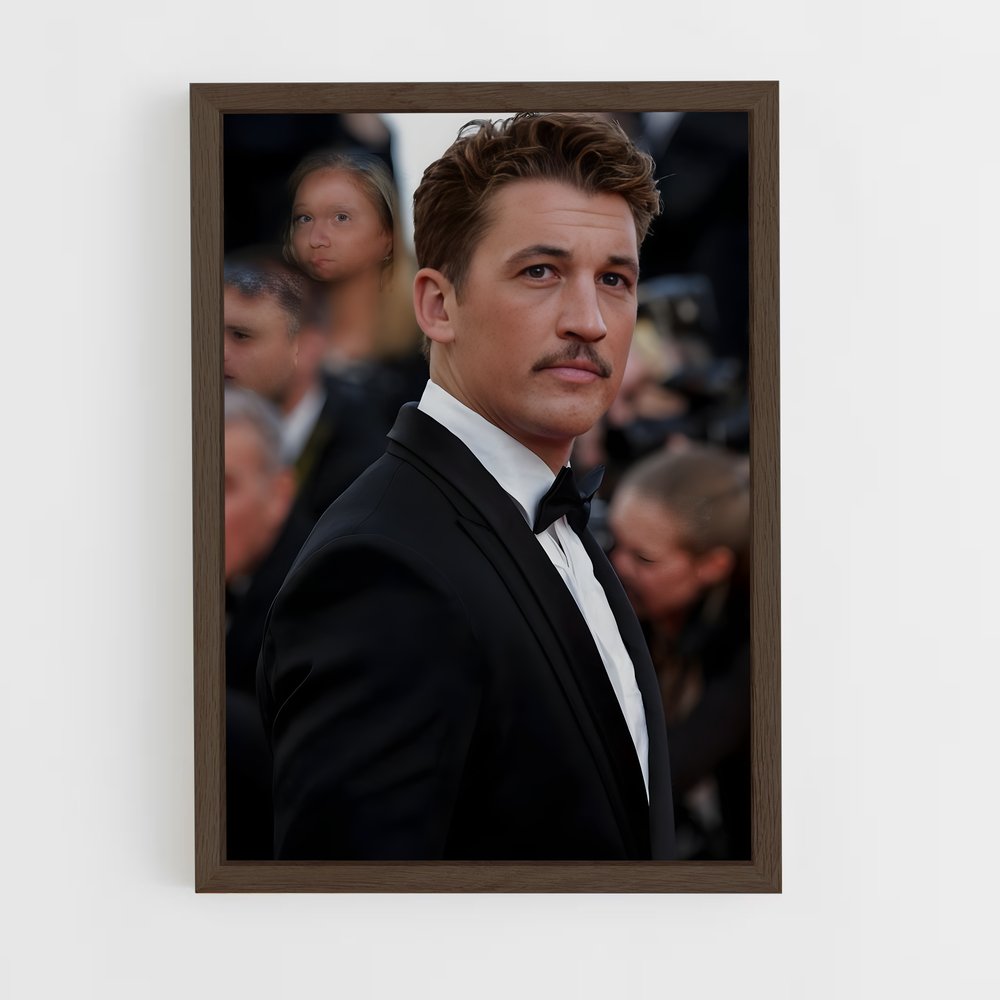 ap-miles teller-1 cadre Bois foncé