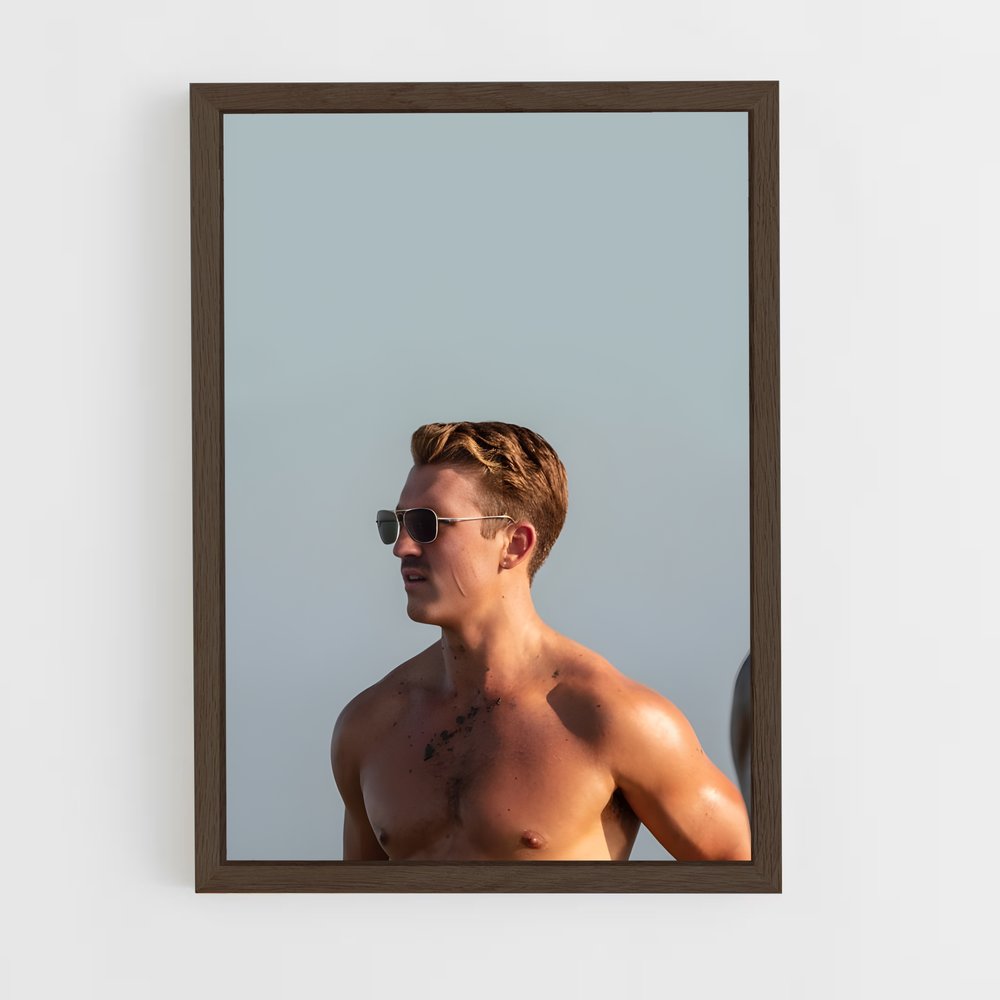 ap-miles teller-2 cadre Bois foncé