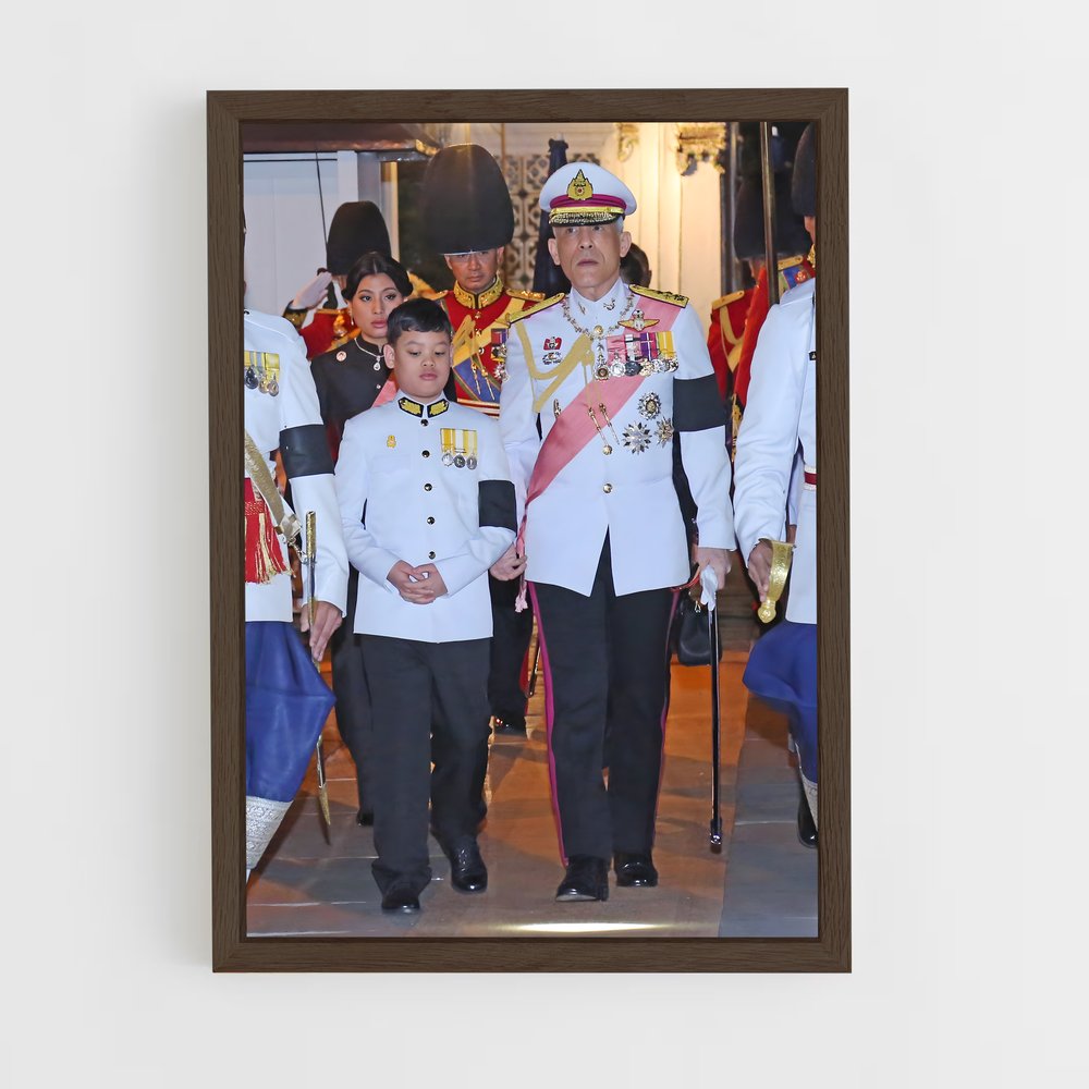ap-prince dipangkorn rasmijoti-6 cadre Bois foncé