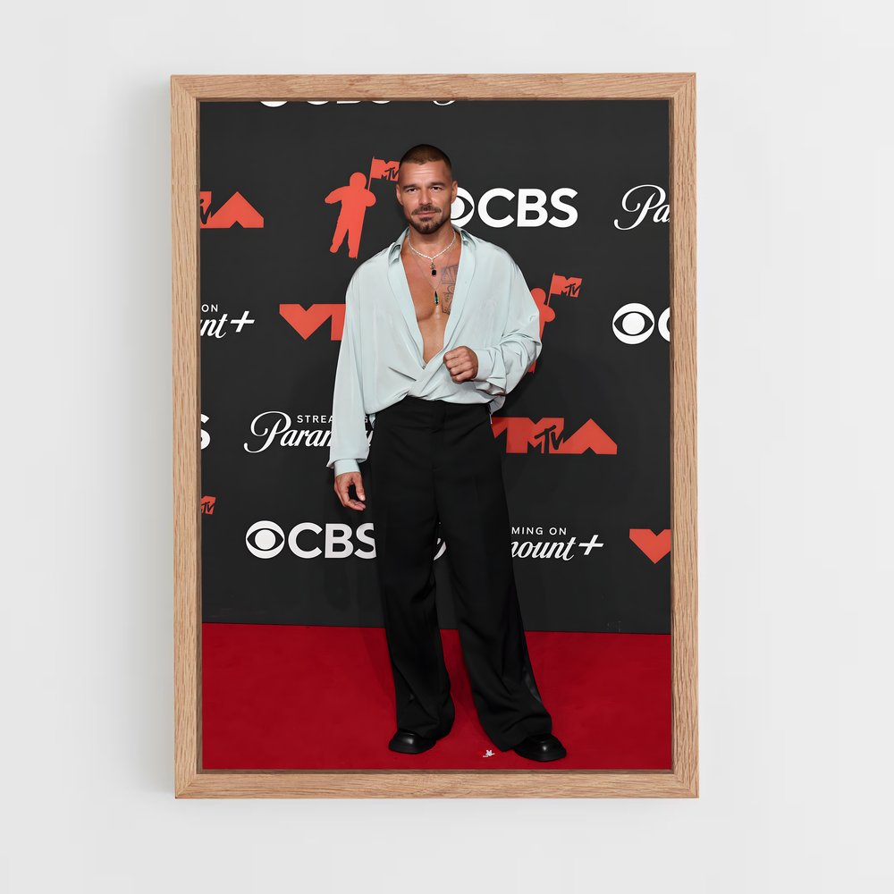 ap-ricky martin-2 cadre Bois clair