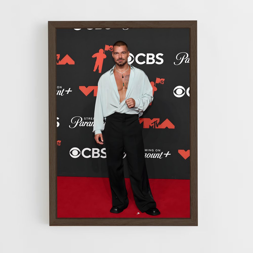 ap-ricky martin-2 cadre Bois foncé