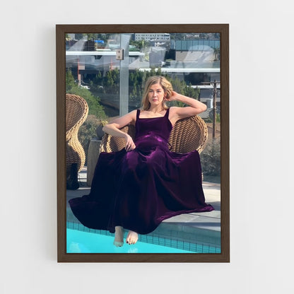 ap-rosamund pike-1 cadre Bois foncé