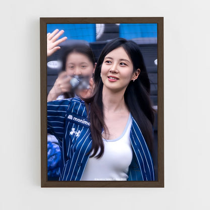 ap-seohyun-5 cadre Bois foncé