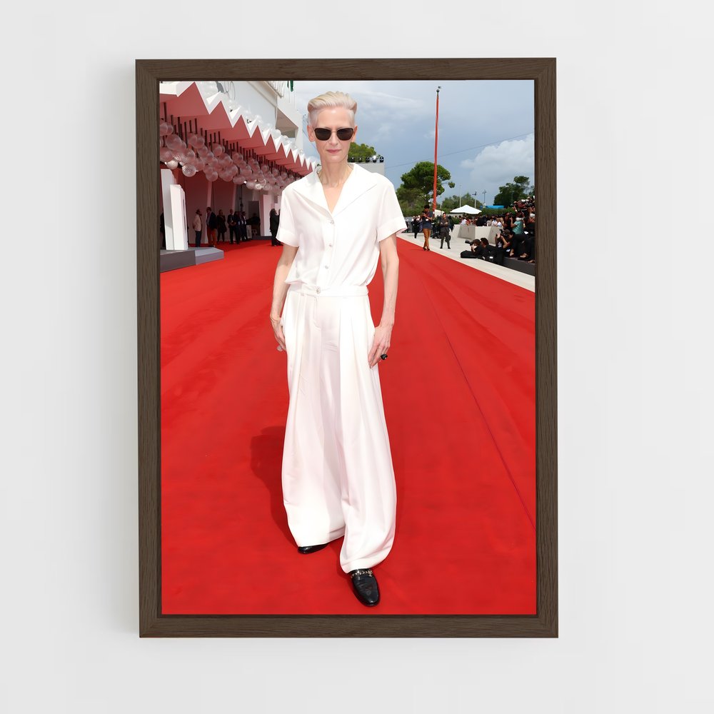 ap-tilda swinton-2 cadre Bois foncé