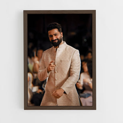 ap-vicky kaushal-3 cadre Bois foncé