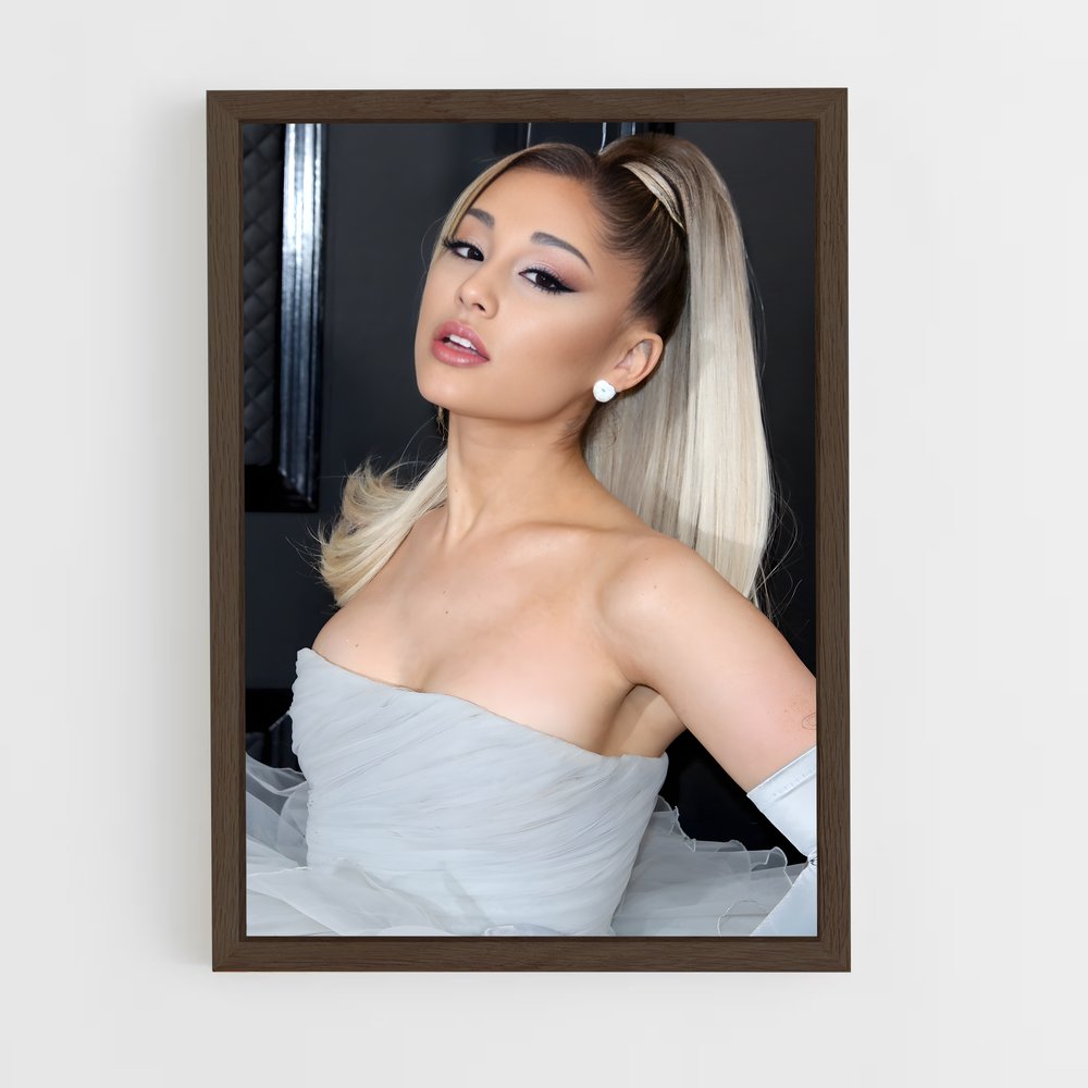 ariana-grande-3 cadre Bois foncé