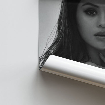 Poster Selena Gomez poseert