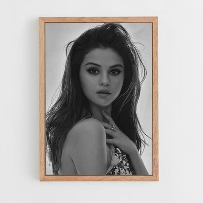 Poster Selena Gomez poseert